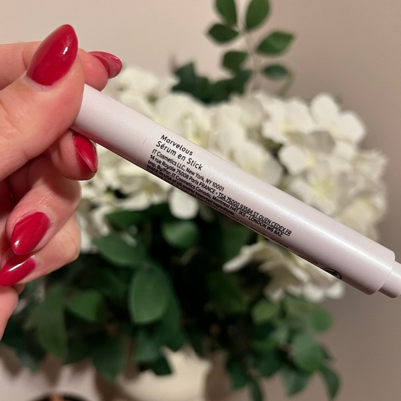 IT COSMETICS • PILLOW LIPS SOLID SERUM • MARVELOUS - Picture 3 of 3